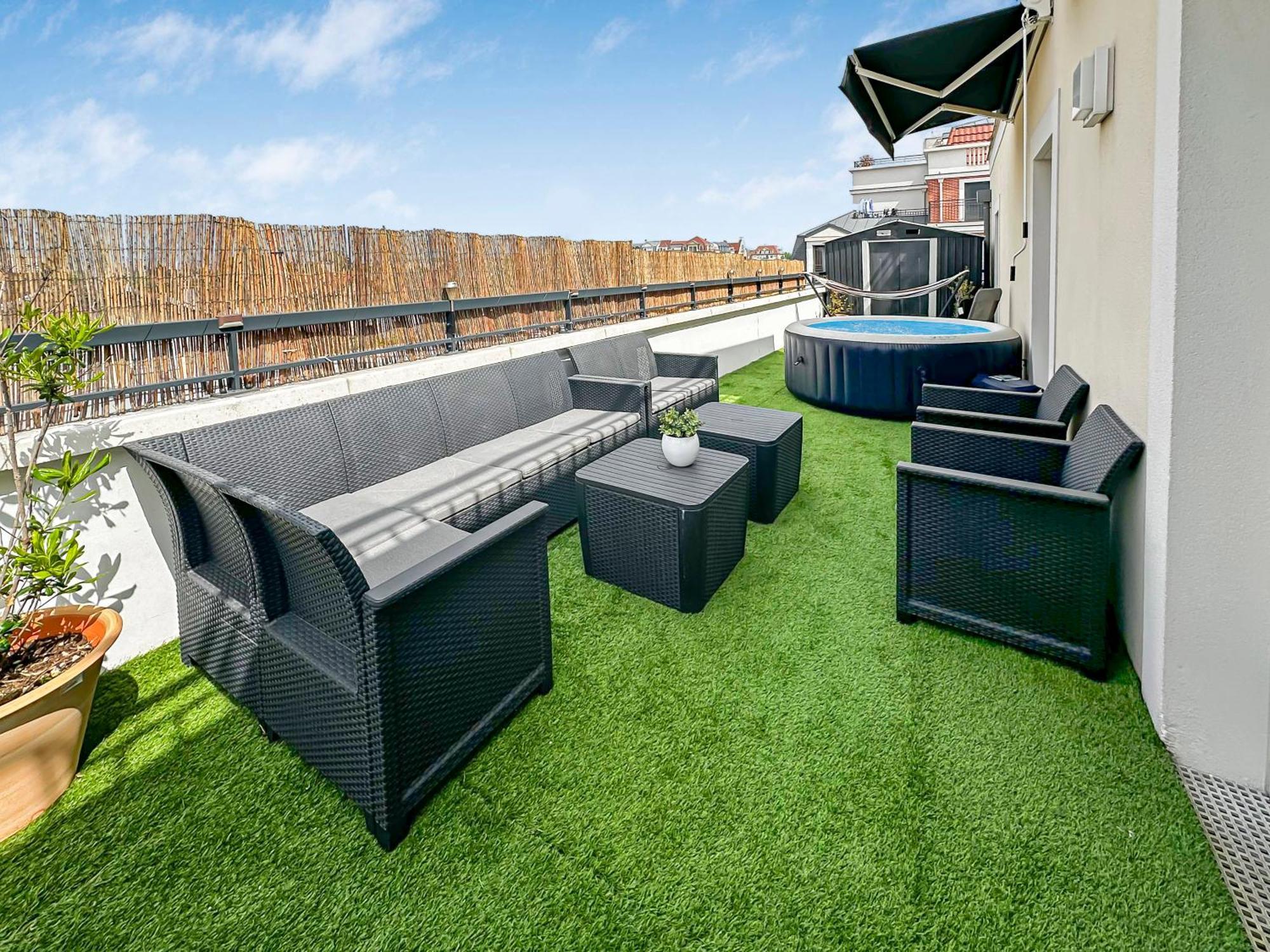 Apartamento Le Prestige Terrasse-Cocon Familial Cosy, Billard & Jacuzzi Avec Vue Sur Paris Le Blanc-Mesnil Exterior foto
