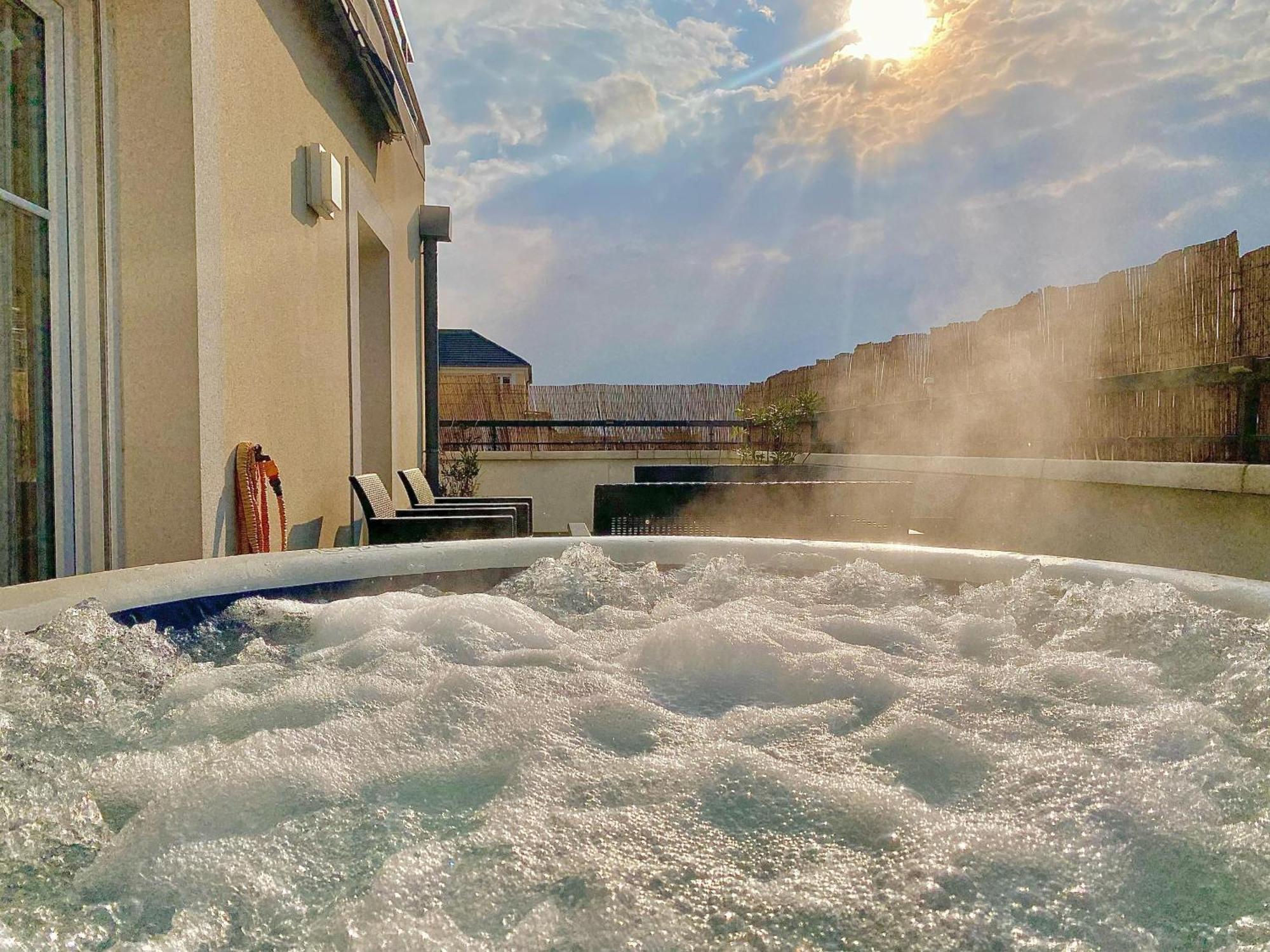 Apartamento Le Prestige Terrasse-Cocon Familial Cosy, Billard & Jacuzzi Avec Vue Sur Paris Le Blanc-Mesnil Exterior foto