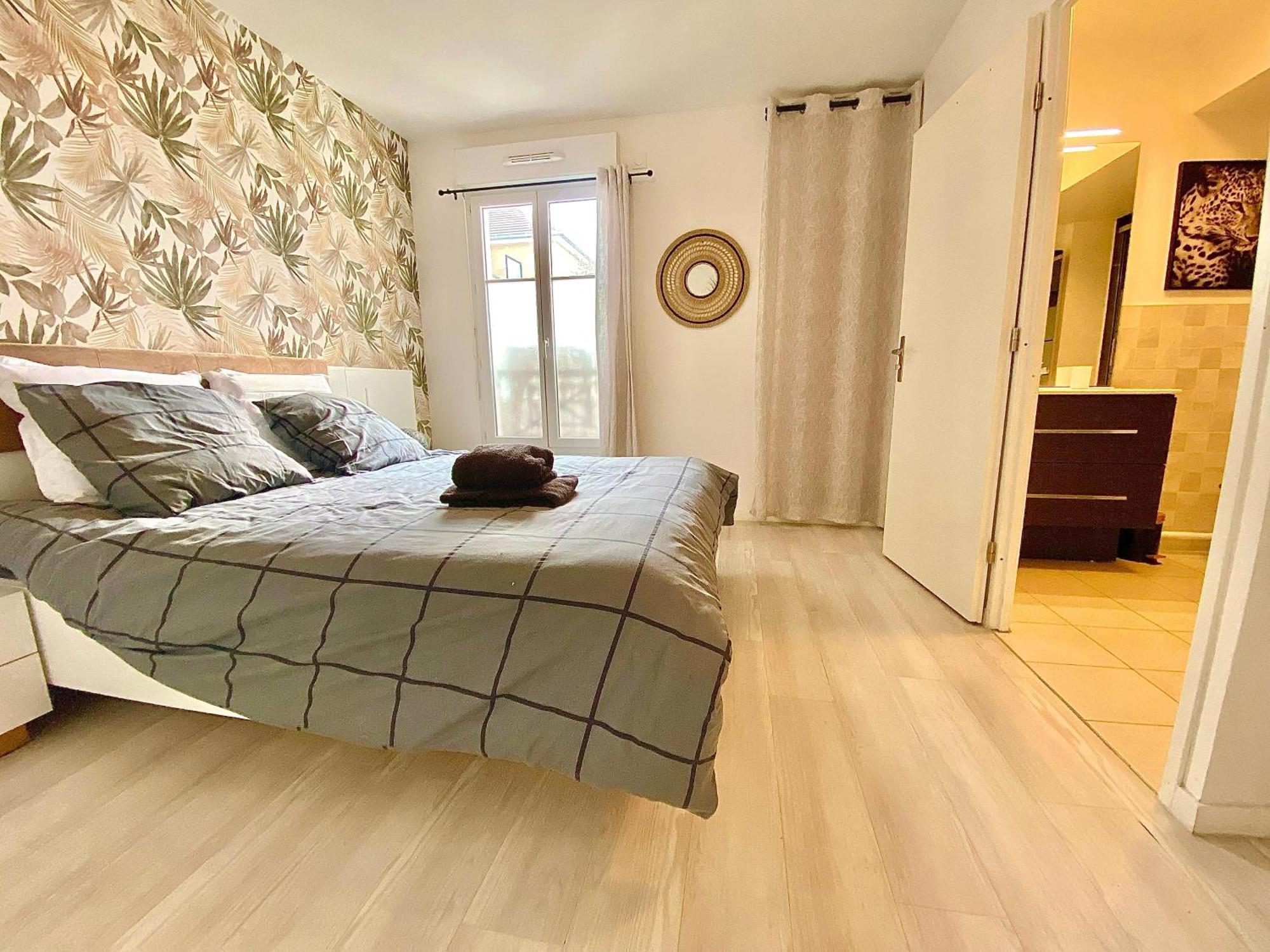 Apartamento Le Prestige Terrasse-Cocon Familial Cosy, Billard & Jacuzzi Avec Vue Sur Paris Le Blanc-Mesnil Exterior foto